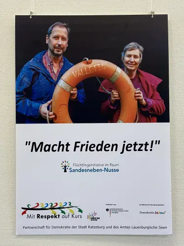 Demoplakat für Frieden "jetzt"